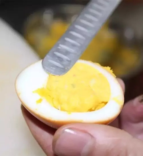 【創(chuàng)新涼菜】牛油果黃金雞蛋