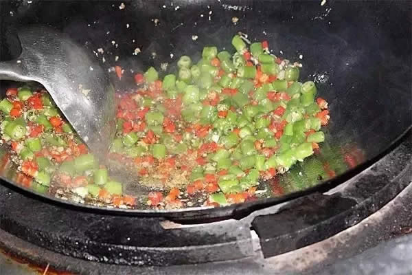 【鄉土菜】鮮椒脆腸