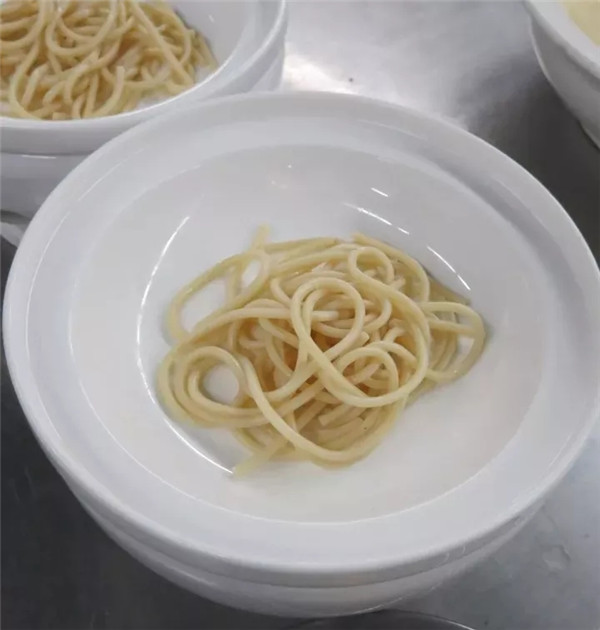 【創新菜】貓山王榴蓮花膠鮑魚（位上）