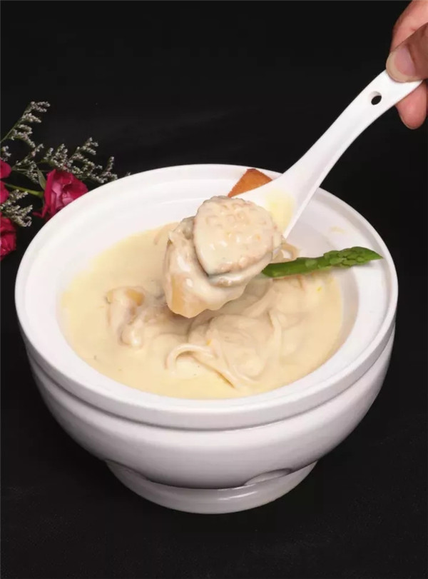 【創新菜】貓山王榴蓮花膠鮑魚（位上）