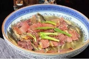 火腿蒸泥鰍