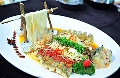 【酒店菜】三味鱸魚托面