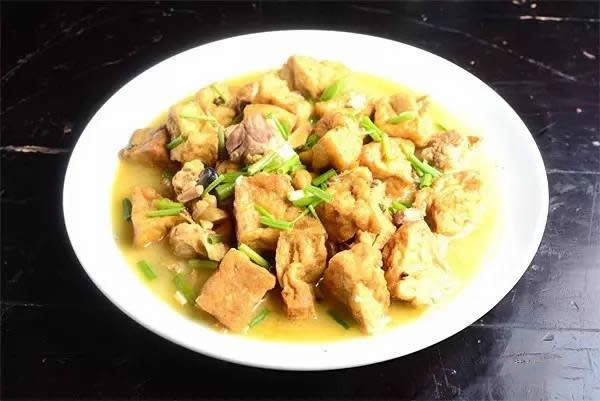 【川菜】灰豆腐果燜雞