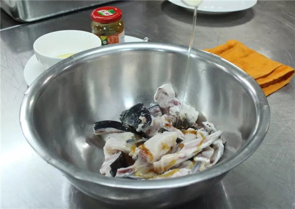 【熱賣菜】黃椒醬焗千島湖魚頭