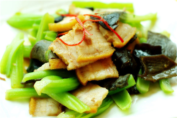 【杭幫菜】云耳西芹炒肉片.jpg