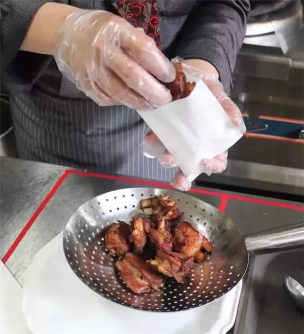 【創(chuàng)新菜】紙包醬羊排