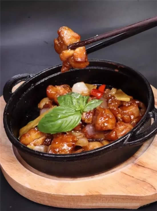 【創(chuàng)新粵菜】白蘭地三杯雞腿