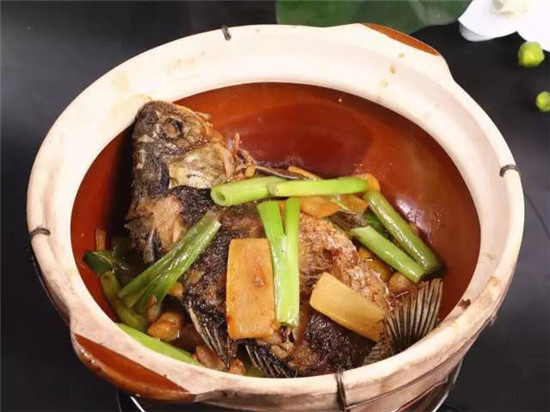 【招牌菜】姜蔥煀鯽魚