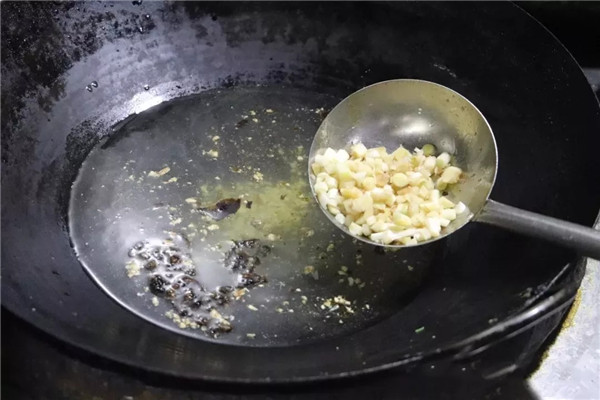 【熱賣菜】蔥蔥鯽魚