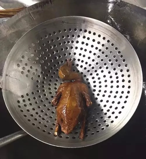 【招牌菜】金湯酸辣冷鍋蛙