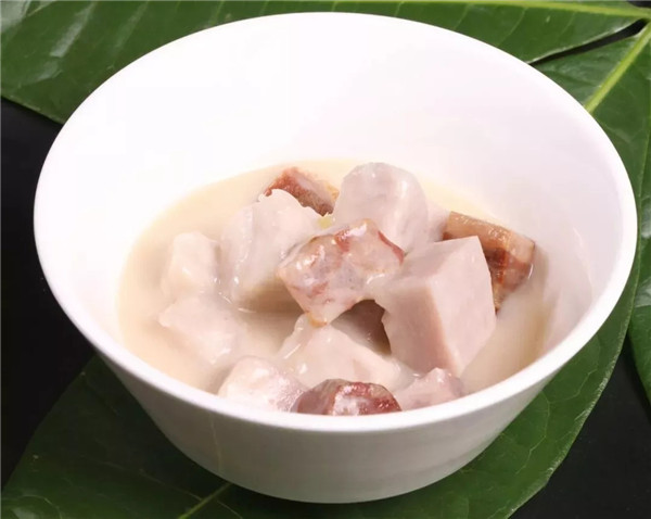 【粵菜】椰汁炭芋煮臘味
