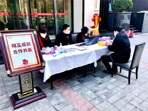 “再難也要保住員工飯碗！”盤點疫情中，那些良心餐飲老板