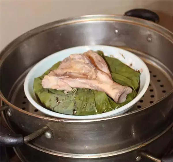 【傳統魯菜】荷葉米粉肘子