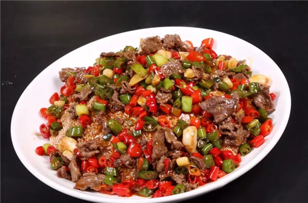 【創(chuàng)新菜】小炒黃牛肉配鍋巴