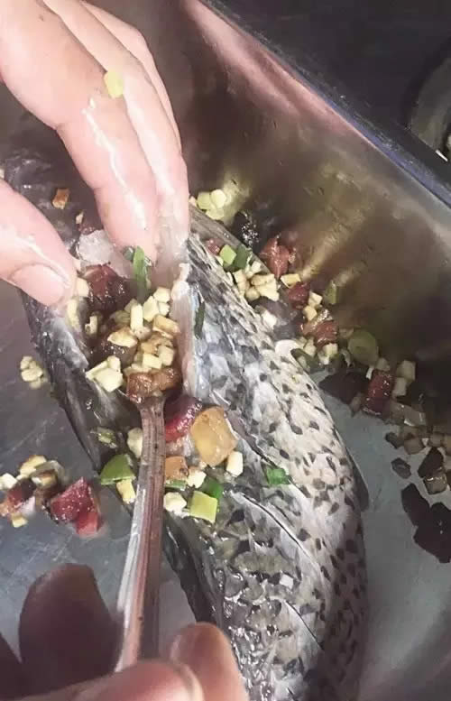 【創(chuàng)新菜】原生態(tài)茅古斯魚(yú)