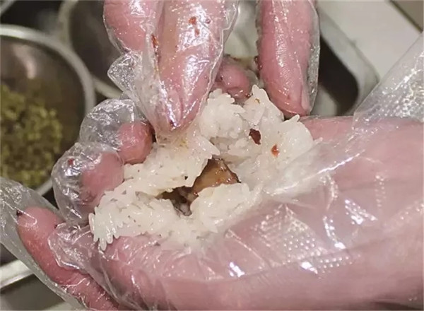 【年菜】迎春接福（荷葉蒸粽子鮑魚）