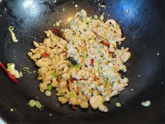 原來豆蟲的營養賽人參，難怪賣得比肉還貴！