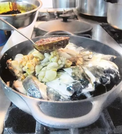 【招牌菜】燜鍋美蛙魚頭