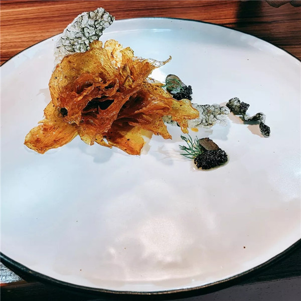 【創(chuàng)新滇菜】滇味五香熏魚片配黑松露醬
