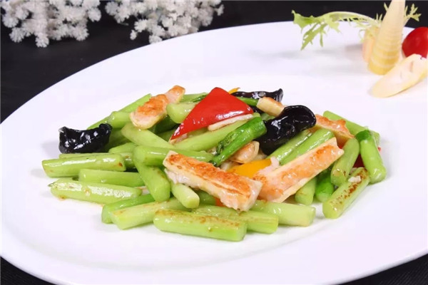 【粵菜】芥蘭木耳炒煲釀鮮筍