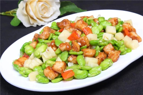 【創(chuàng)新菜】蠶豆瓣春筍炒雞丁（圖解）