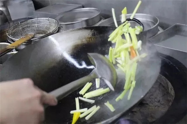 【粵菜】黃芹炒土魷魚包