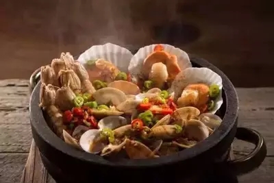 【新派粵菜】沙茶石鍋海鮮雜燴