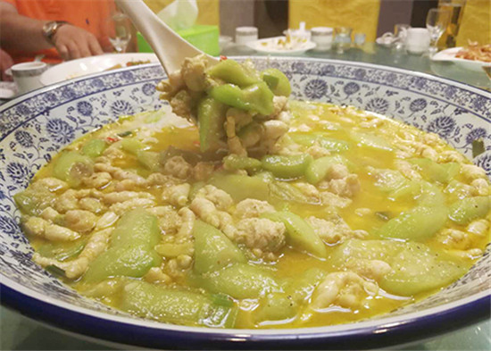 原來豆蟲的營養賽人參，難怪賣得比肉還貴！
