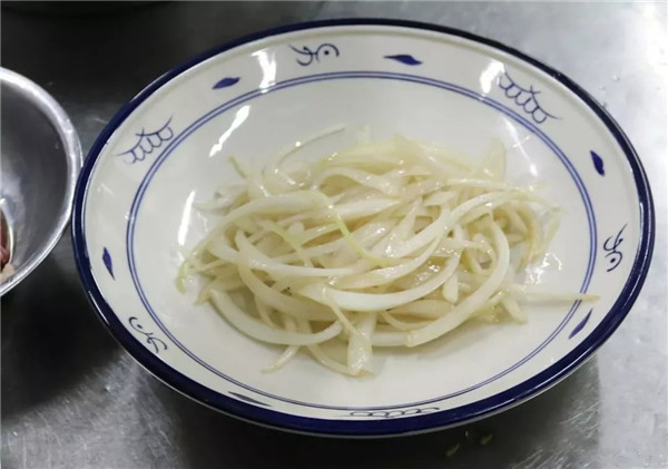 【粵菜】蔥芥撈肥牛百葉