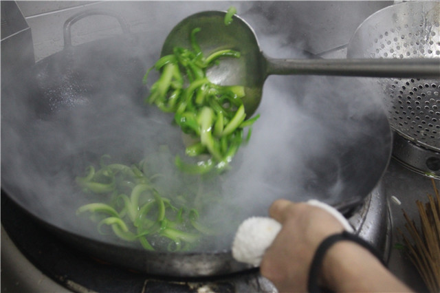 他是真正的廚二代，讓傳統(tǒng)粵菜的滋味得以傳承