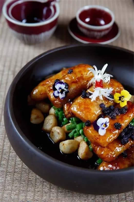 【粵菜】黑枸杞燒深海龍脷魚柳