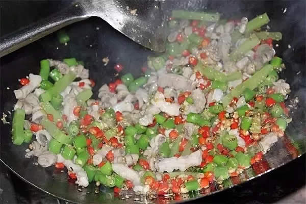 【鄉土菜】鮮椒脆腸
