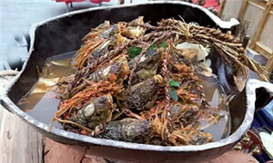 侗家稻香田魚