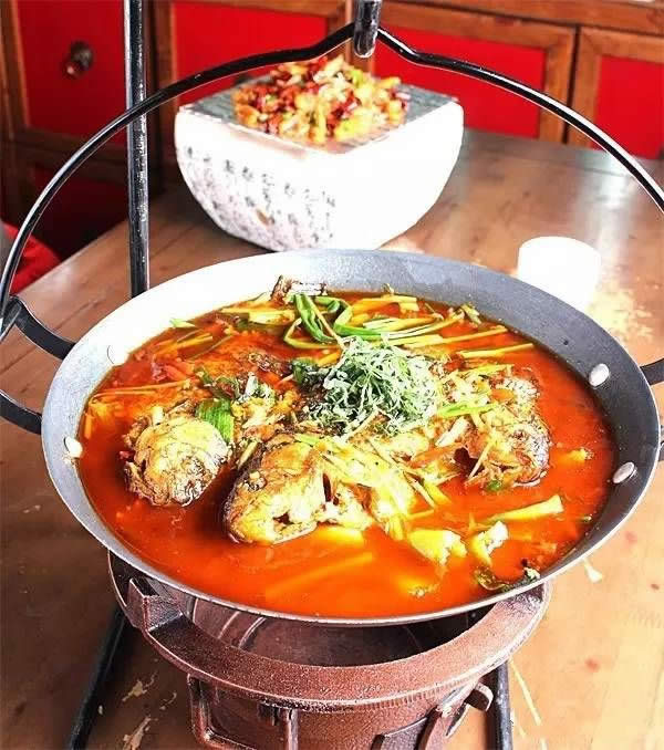 【創新菜】吊鍋蔥蔥藿香鯽魚