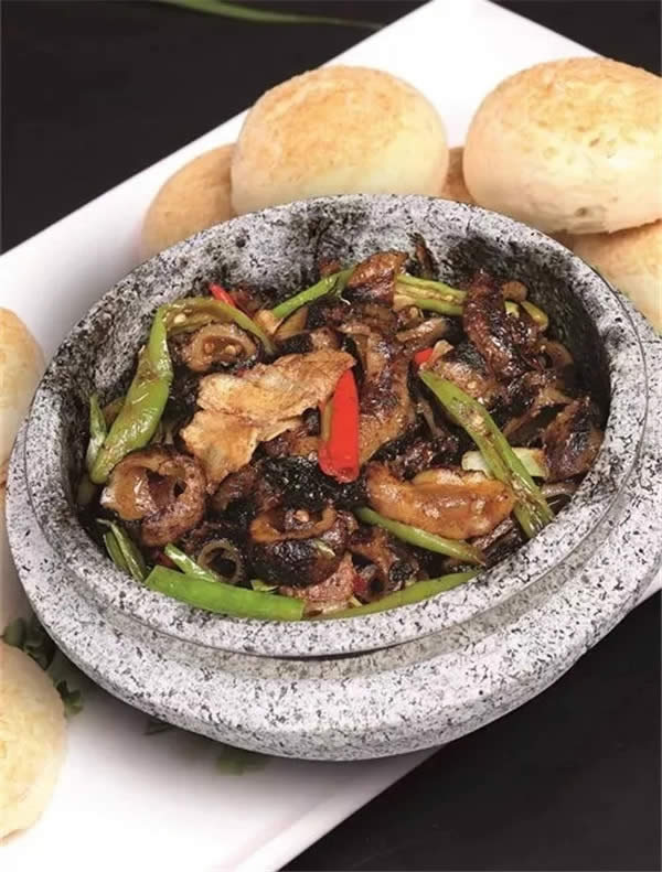 【創(chuàng)新菜】石鍋辣椒炒海參