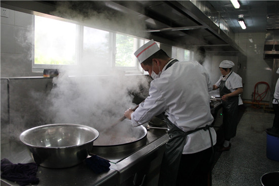 復業后，有的餐廳老板為什么不再請廚師？