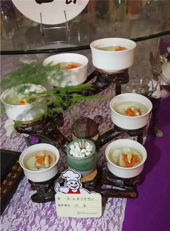 原來豆蟲的營養賽人參，難怪賣得比肉還貴！