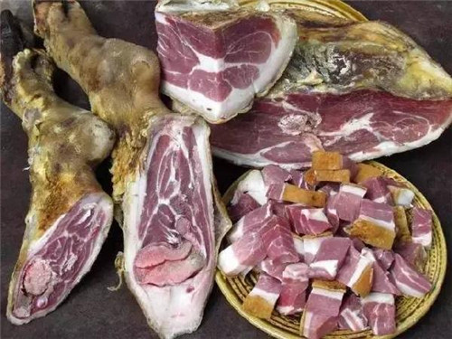 【撒壩火腿】成就云南四大名腿的，竟是這種丑豬…
