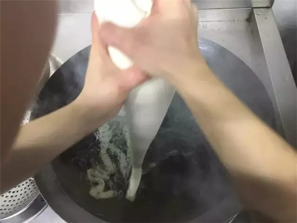 【熱賣菜】黃金魚頭配手工面筋