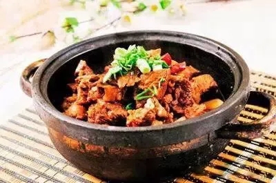 【創新菜】石鍋麻辣牛腩