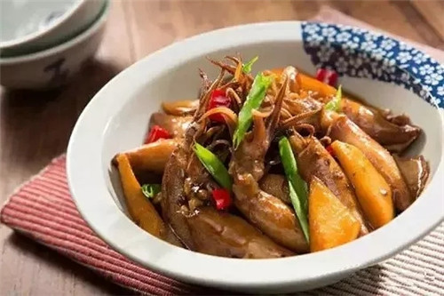 【新派粵菜】冬筍欖菜燜有膏魷魚仔