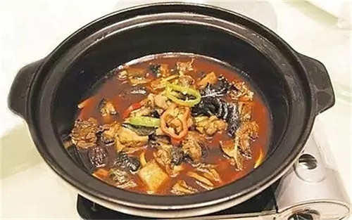【家常菜】紅湯功夫雞