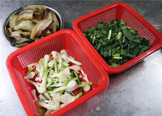 【招牌菜】大蒜炒臘肉
