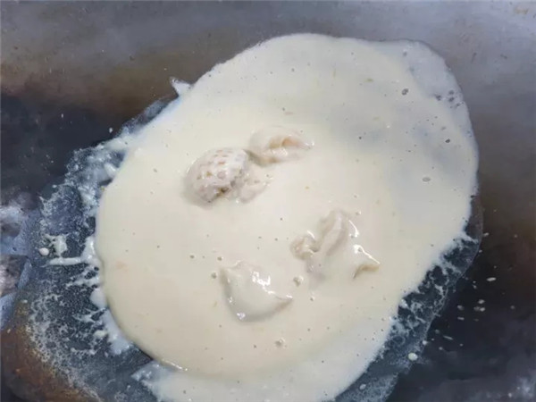 【創新菜】貓山王榴蓮花膠鮑魚（位上）