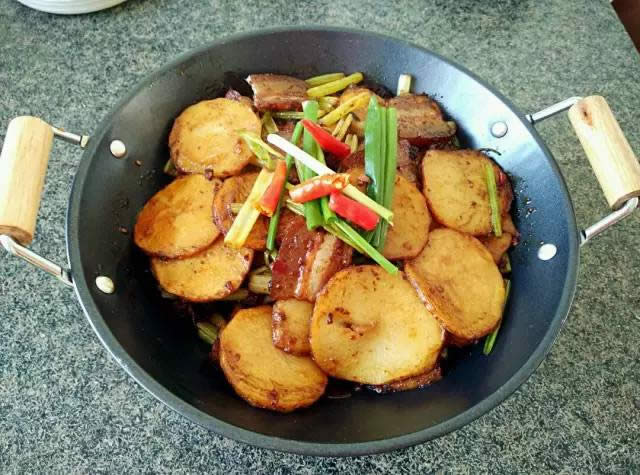 【創(chuàng)新菜】干鍋土豆片