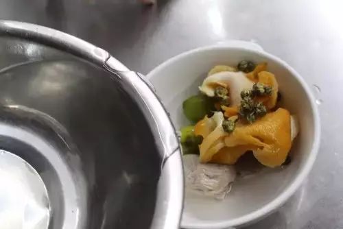 【巧手粵菜】菊花青欖燉螺頭（圖解）