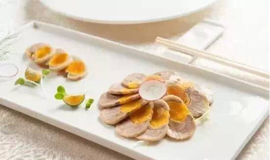 【創新粵菜】鴨胸蛋黃卷.jpg