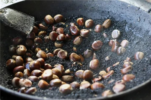 【栗子】秋風(fēng)起，香甜栗子吸引八方食客