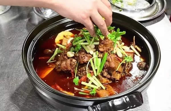 【鄉(xiāng)土菜】特色砂鍋鵝