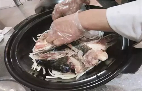【熱賣菜】黃椒胖魚頭